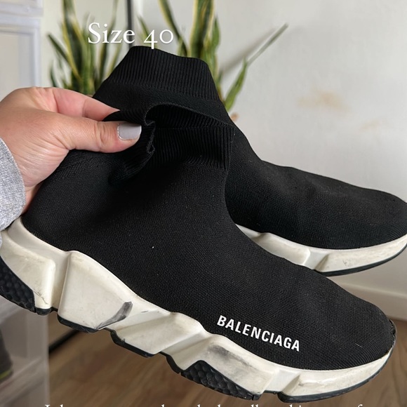 USED BALENCIAGA WOMEN'S SPEED KNIT SNEAKER IN BLACK/WHITE - Picture 2 of 2